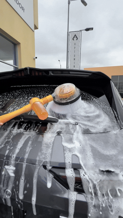 Lava tu carro, moto o casa sin esfuerzo con este cepillo giratorio